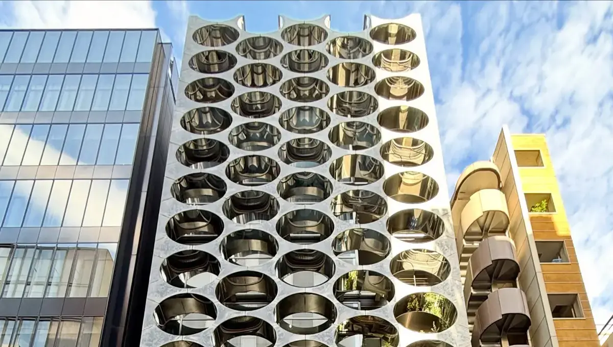 جادوی معماری «ماتریس» در قلب توکیو؛ ساختمانی که چشم‌ها را خیره کرد!