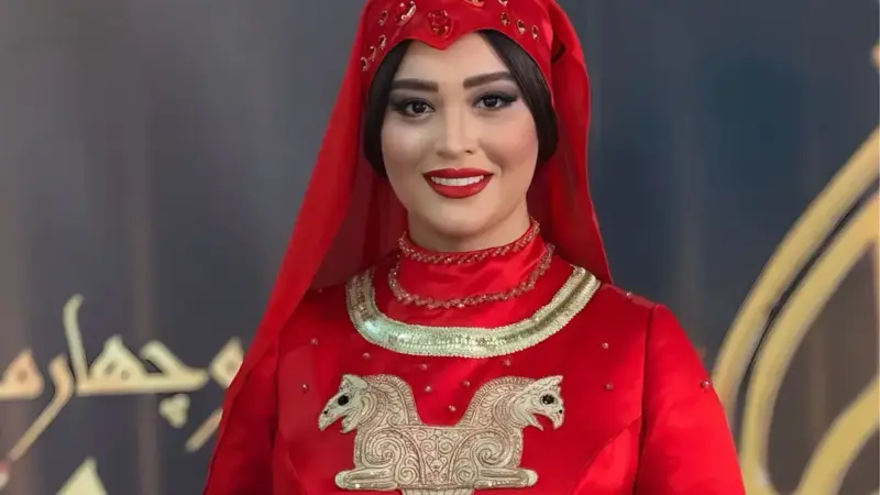 لباس اسطوره‌ای ساغر استاد شریف؛ از آتوسا تا جشن حافظ با پیوندی تاریخی و زنانه!