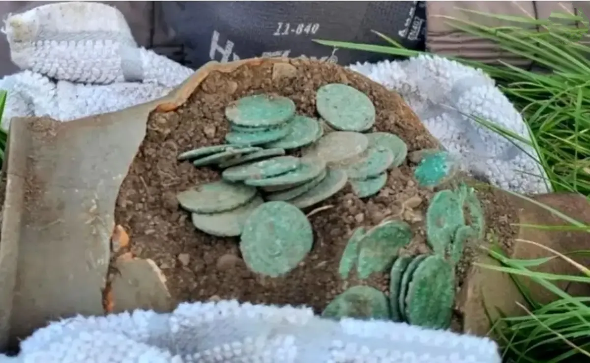 شوک تاریخی در ولز؛ کشف بزرگ‌ترین گنجینه ۱۵ هزارسکه‌ای روم باستان توسط جست‌وجوگر فلزات!