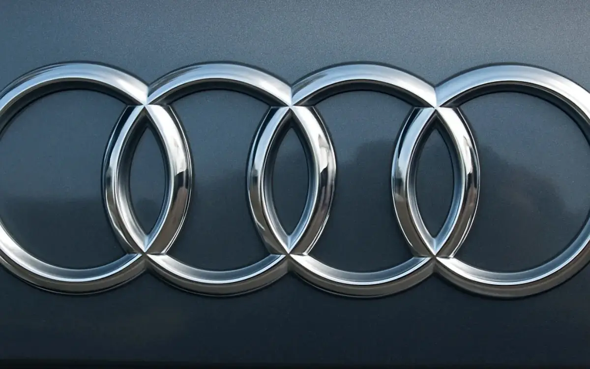 آئودی چگونه روی شیب برفی عمودی مثل یک قهرمان می‌چسبد؟ راز مهندسی که همه را شوکه کرد - وب‌گردی