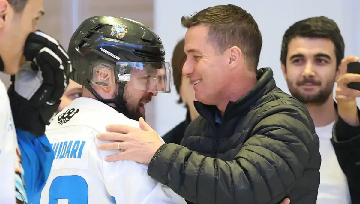 ماجراجویی هیجان‌انگیز سرمربی پرسپولیس روی پیست یخ تهران!