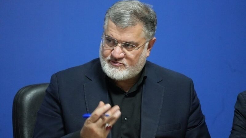 استاندار تهران با وجود آلودگی شدید، مدارس متوسطه و دانشگاه‌ها را حضوری نگه داشت!