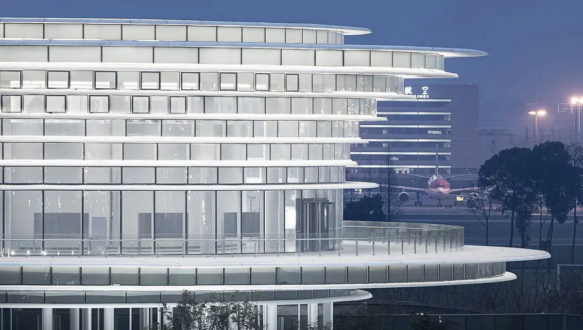 معماری معلق و رویایی فرودگاه چنگدو؛ وقتی ابرها به زمین می‌آیند!