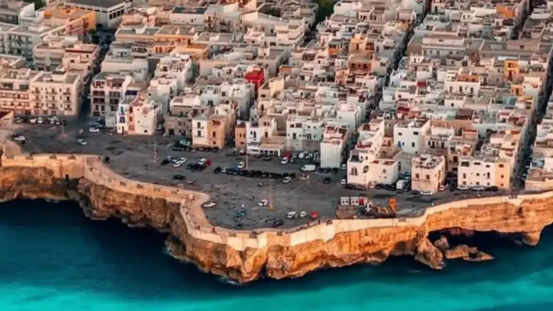 پولینیانو آ ماره؛ شهر حیرت‌انگیز صخره‌ای که دل هر گردشگری را می‌رباید!