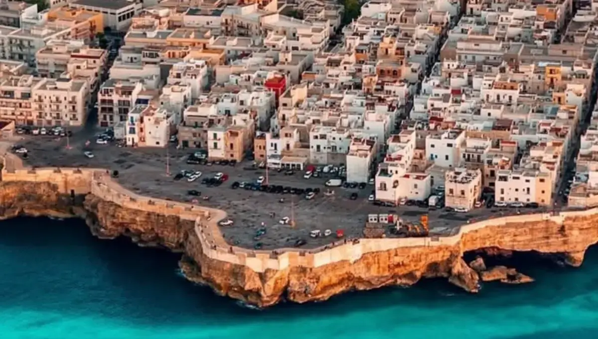 پولینیانو آ ماره؛ شهر حیرت‌انگیز صخره‌ای که دل هر گردشگری را می‌رباید!