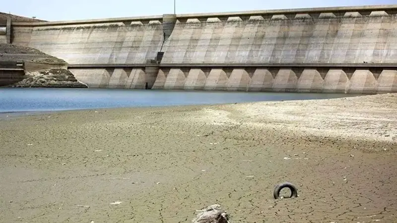 خطر کم‌آبی بی‌سابقه در سد کرج؛ ۹۷ درصد ذخیره آب ناپدید شد!