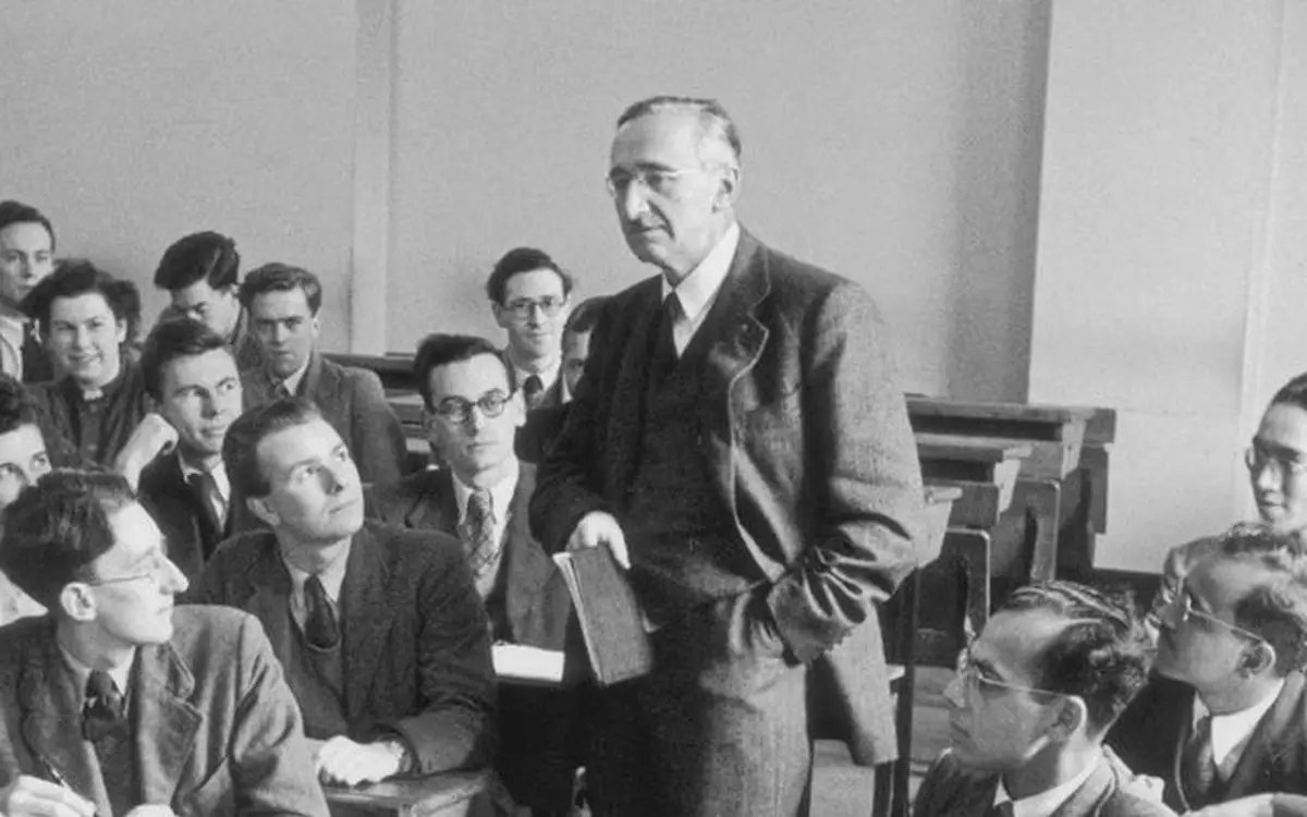 رازهای پنهان کشمکش فکری هایک و کینز که اقتصاد جهان را تکان داد!