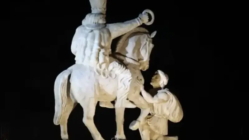 شوک بزرگ؛ نماد ایستادگی ملت ایران در پارکینگ شهرداری دود می‌گیرد! +عکس