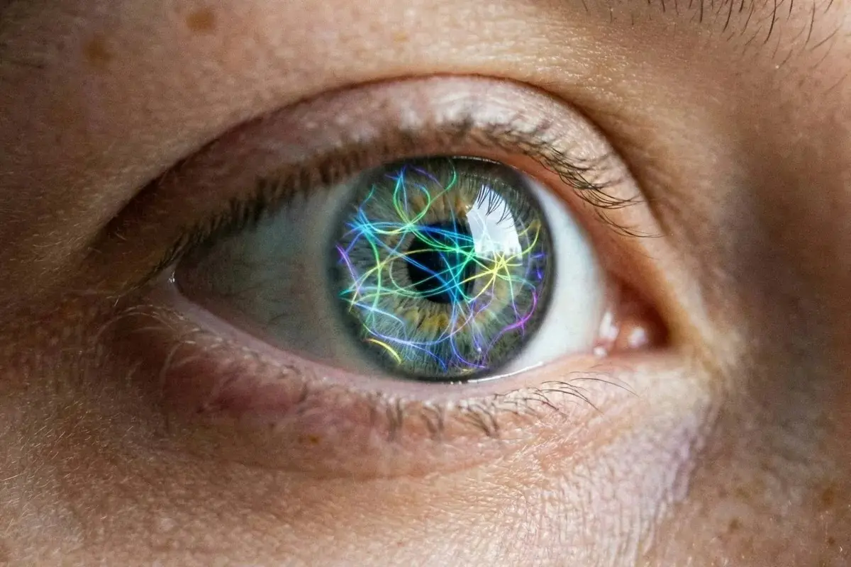 فراتر از حواس پنج‌گانه؛ دانشمندان از وجود ۳۳ حس در بدن انسان خبر می‌دهند!