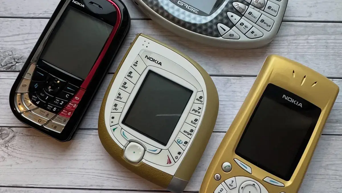 نوکیا چگونه گوشی‌هایش را به آثار هنری تبدیل کرد؟ تصاویر شگفت‌انگیز از طراحی‌های نوستالژیک!