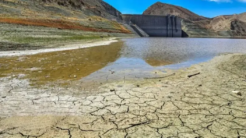 وضعیت هشداردهنده ذخایر آب تهران؛ سدها فقط ۳ درصد پر شده‌اند!