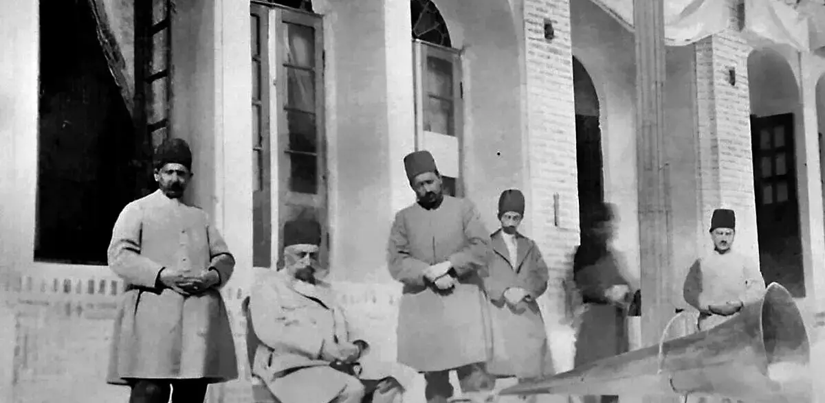 شاه قاجار و جعبه جادویی؛ سرگرمی ملوکانه مظفرالدین‌شاه (+عکس)