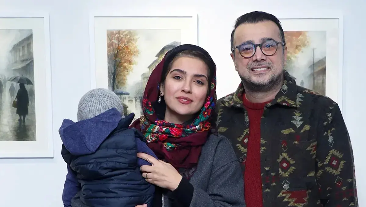 حضور خانوادگی سپند امیرسلیمانی در نمایشگاه همسر امیرعلی نبویان (عکس)