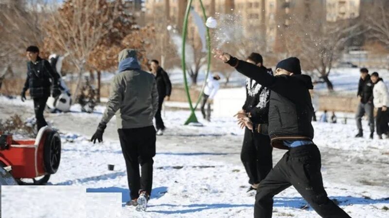 شادی مردم ارومیه در زمستان برف
