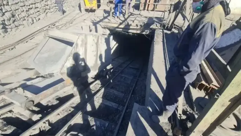 ریزش معدن کوشک در بافق یزد؛ 24 کارگر ‌محبوس شدند / کسی کشته نشد / 2 مصدوم (+عکس) / پایان عملیات امداد و نجات