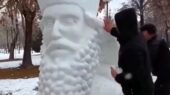 شگفتی هنرمندان در شیراز؛ سردیس کوروش بزرگ با برف جان گرفت!