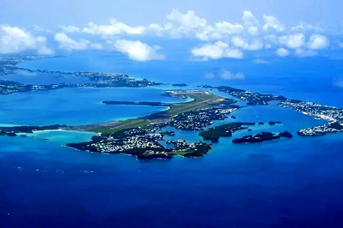 کشف لایه سنگی ۲۰ کیلومتری زیر برمودا؛ راز برآمدگی مرموز کف اقیانوس فاش شد!