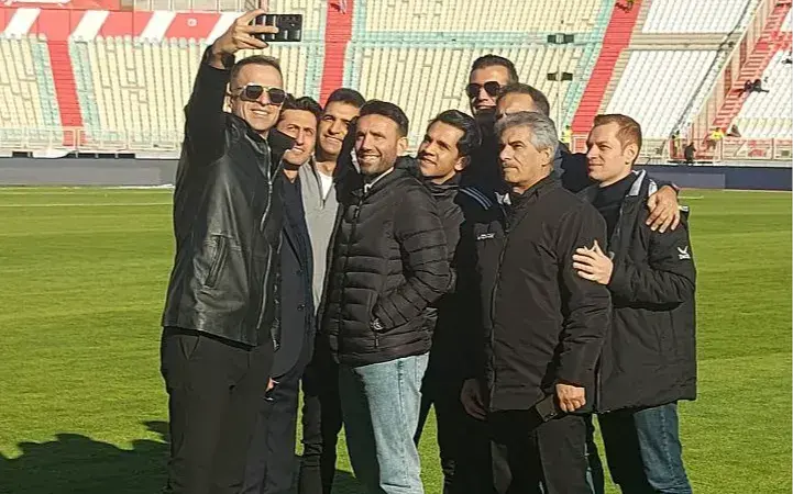 سلفی جنجالی تیم داوری در آستانه فینال زودهنگام تراکتور و پرسپولیس!