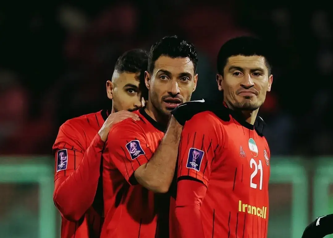 حمایت بی‌وقفه هواداران از چهار ستاره تراکتور در شب کامبک تاریخی!