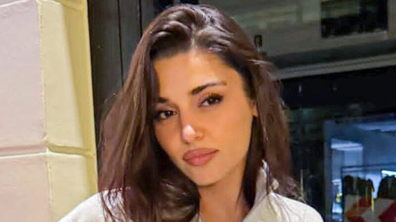 هانده ارچل با کت خزدار زرشکی؛ راز استایل گرم و بی‌نظیر زمستانی بازیگر محبوب ترک