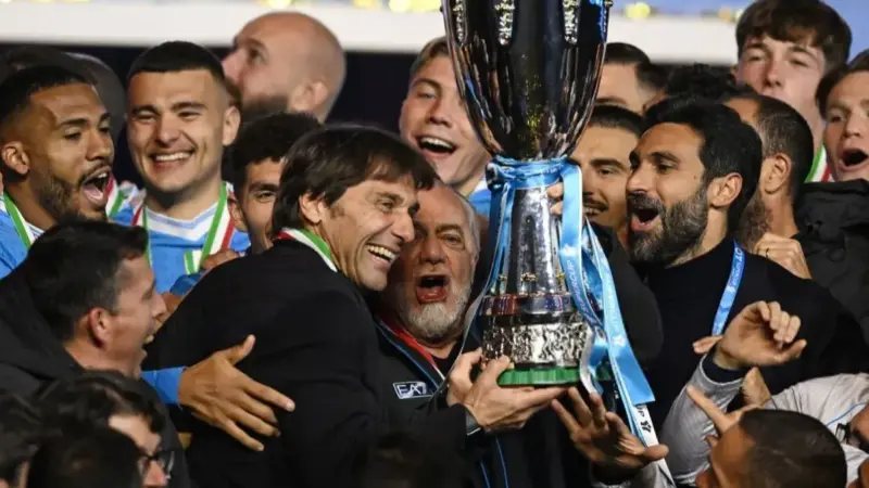 رئیس ناپولی چگونه منتقدان را با قهرمانی تاریخی در سوپرجام شوکه کرد؟