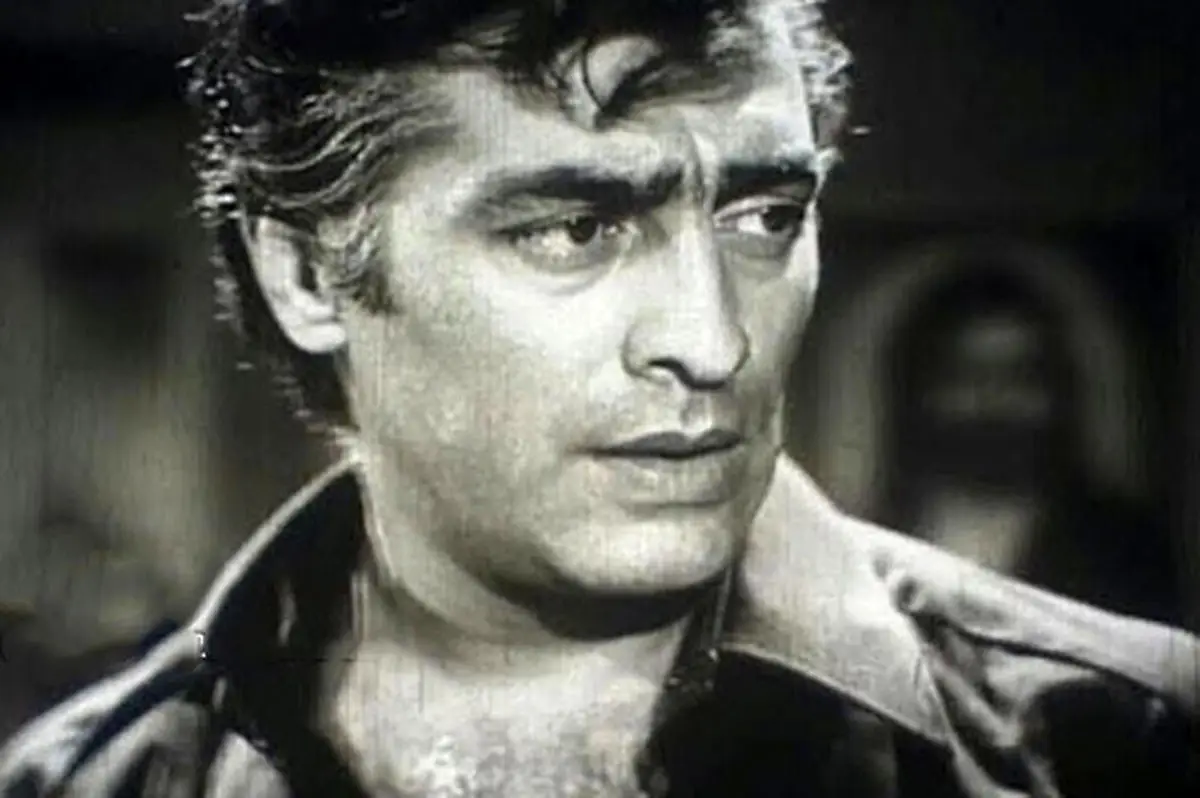 عکسی دیده‌نشده از فردین در مغازه فرش‌فروشی‌اش کنار پسر و دوست قدیمی‌اش!