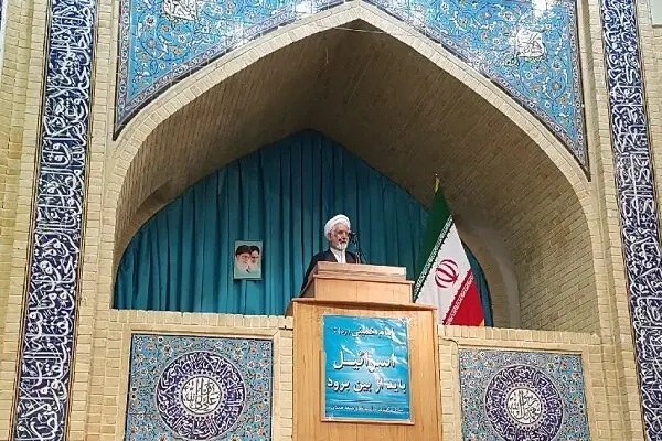 امام جمعه موقت همدان: راهکارهای جدی برای رهایی از بحران اقتصادی در دسترس است!