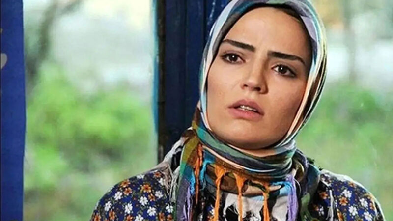 استایل گرم و جذاب سپیده خداوردی در کافه‌ای دنج؛ زمستانی که سریال را زنده کرد!