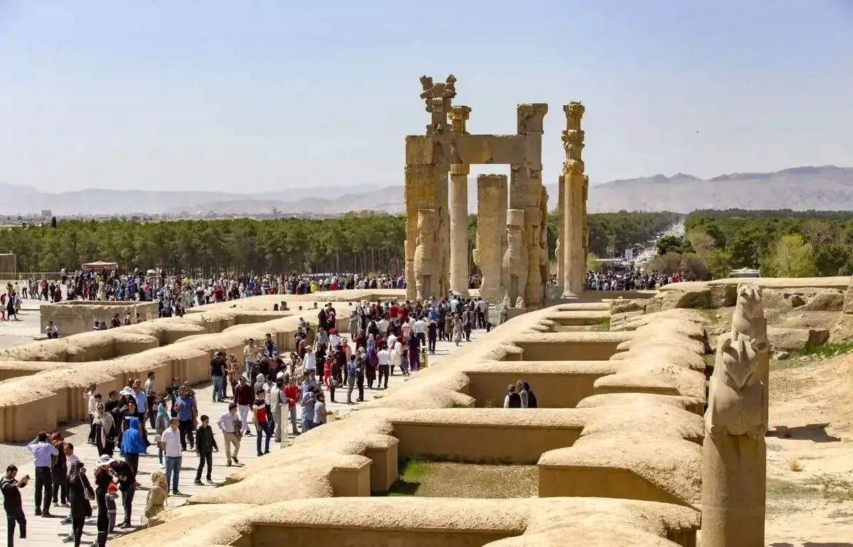 اسکندر چگونه با ویرانی تخت جمشید تا آخر عمر دست و پنجه نرم کرد؟ مستی یا سیاست پشت پرده؟