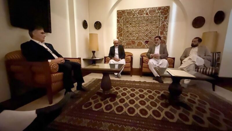 دیدار جنجالی رئیس بانک مرکزی با صرافان هرات؛ چه اتفاقی افتاد؟