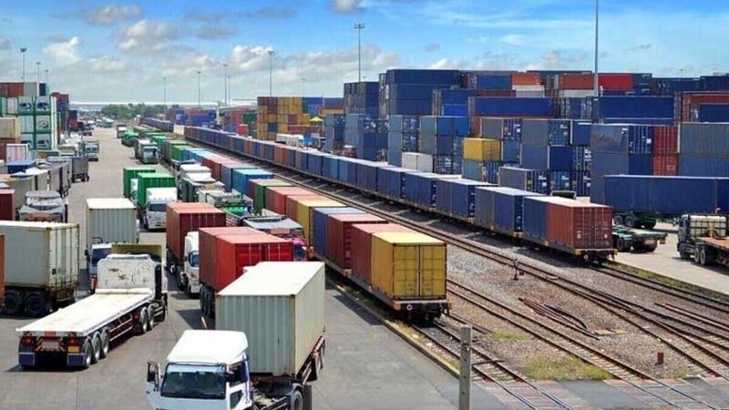 آزادسازی واردات کالاهای اساسی از گمرکات مرزی؛ فرصت طلایی برای تجار ایرانی