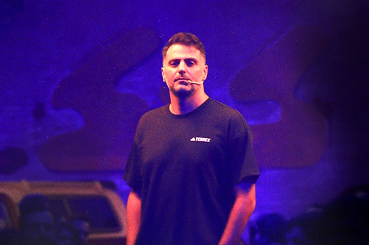 حرکت جنجالی علی ضیا در برنامه «گنگ» بدون مجوز؛ واکنش ساترا و پیگرد قانونی در راه!