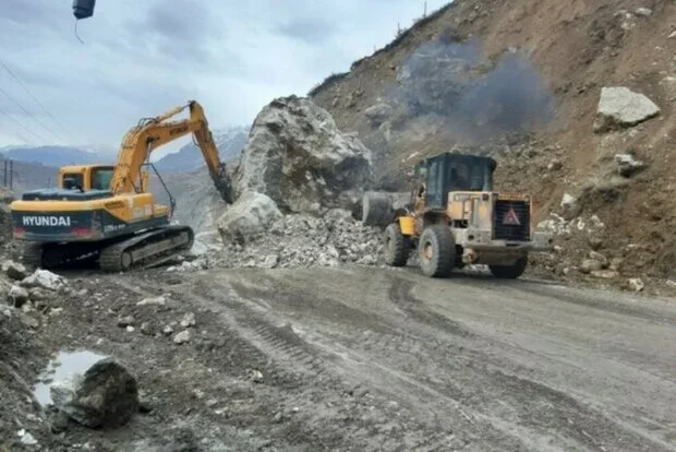 ۱۸۳ ریزش‌برداری در ایلام؛ چگونه بارش‌های شدید جاده‌ها را باز نگه داشت؟