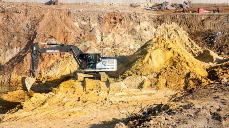 کشف شگفت‌انگیز خاک کربلا پس از ۱۴۰۰ سال از عمق ۱۰ متری در حرم امام حسن (ع)