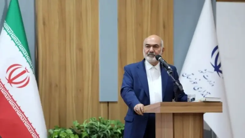 دو چهره، دو روایت متفاوت از دانشجویان خوزستان؛ وقتی موالی‌زاده شنونده است و جلیلی پشت تریبون می‌ایستد