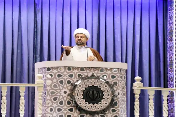 امام جمعه رباط کریم هشدار داد: میدان اصلی نبرد امروز، جنگ رسانه‌ای است!