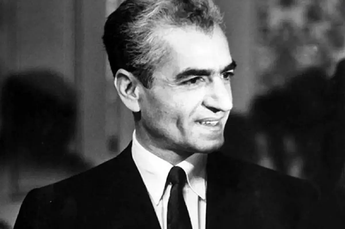 لحظه‌ای که کاخ گلستان میزبان شاه و عروس جوان شد؛ مراسمی که تاریخ را تغییر داد!