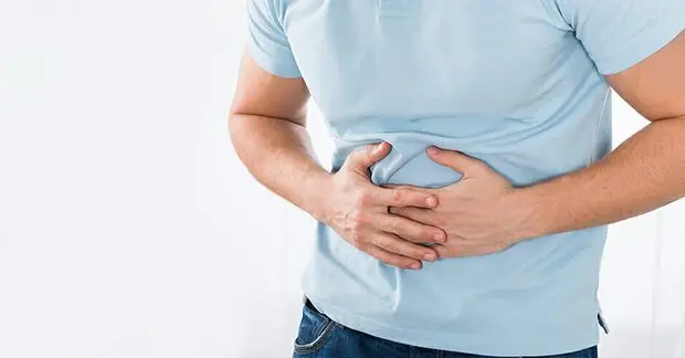 چرا بیماران سیروز کبدی ناگهان دچار تهوع می‌شوند؟ علت‌های پنهان را بشناسید!