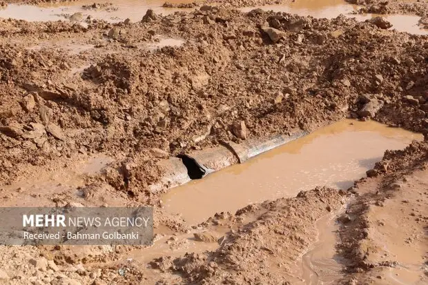 سیلاب میناب، آبرسانی توکهور و هشتبندی را متوقف کرد؛ مردم در انتظار رفع بحران!