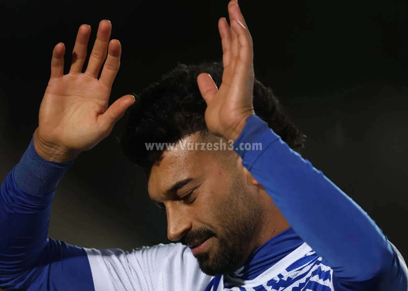 تمرینات رامین با تی‌شرت نمادین جلالی؛ یادبودی که دل‌ها را لرزاند