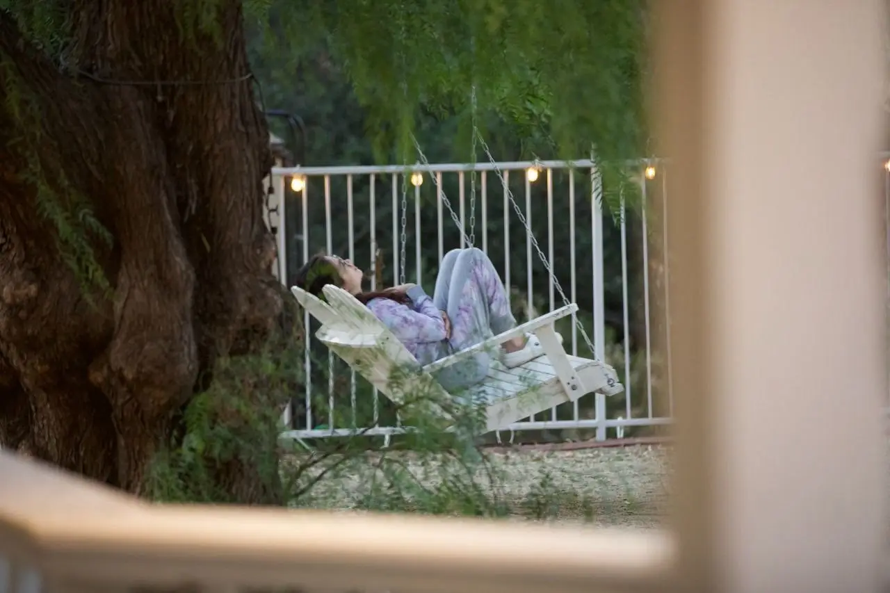 بابک حمیدیان با درخشش بی‌نظیر، تندیس بهترین بازیگر مرد درام جشن حافظ را از آن خود کرد!