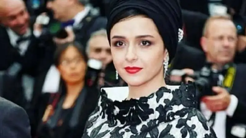 قاب تاریخ| «ترانه علیدوستی» 18 ساله در کنار «پارسا پیروزفر» در پشت‌صحنه اولین فیلمش