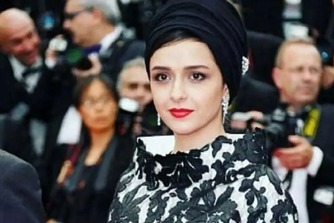 قاب تاریخ| «ترانه علیدوستی» 18 ساله در کنار «پارسا پیروزفر» در پشت‌صحنه اولین فیلمش