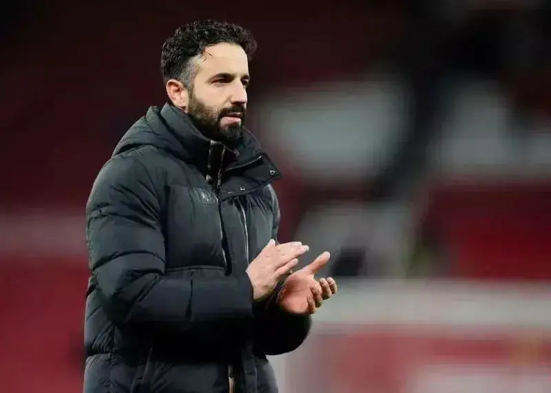 آموریم لو داد؛ منچستریونایتد در ژانویه به دنبال خرید شوکه‌کننده هافبک دفاعی است!