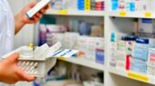 چرا بیمه‌ها هنوز پول داروخانه‌ها را از تیر ۱۴۰۴ نداده‌اند؟ بحران دارویی در راه است؟