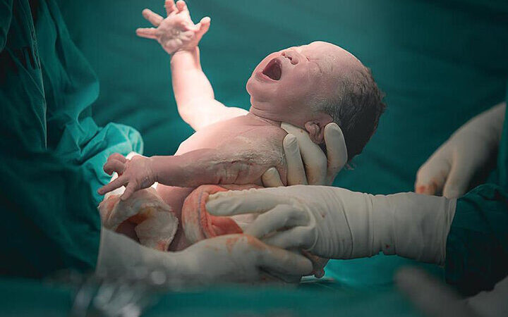 چگونه مادر شدن، سپری قدرتمند در برابر سرطان‌های زنانه می‌شود؟