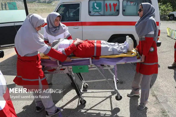 نجات معجزه‌آسا مادر باردار و خانواده‌اش از دل سیلاب سرخه فسا