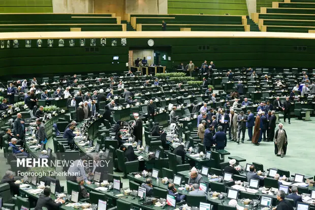 فشار ۴۵ نماینده مجلس برای تسریع در پرداخت مطالبات فرهنگیان؛ آیا مسئولان پاسخگو هستند؟