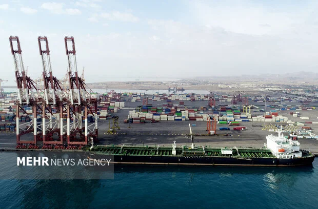 چرا کشتی‌های حامل کالاهای اساسی در لنگرگاه‌ها معطل می‌مانند؟ پرده‌برداری از مشکلات ارزی واردات!