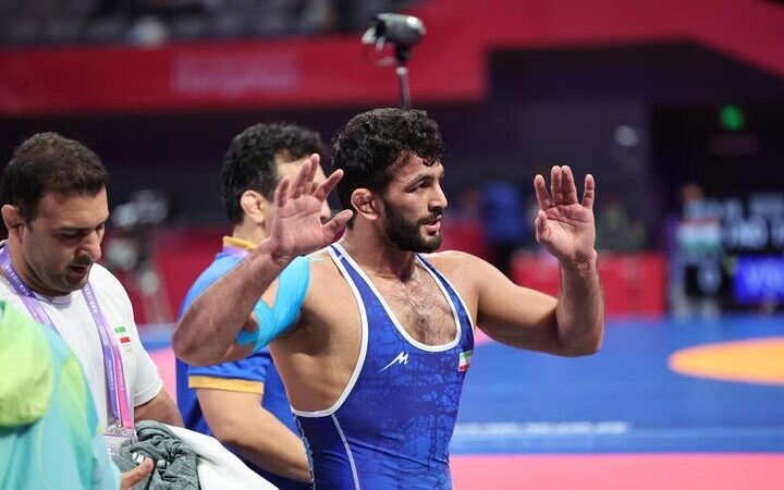 بازگشت طوفانی حسن یزدانی پس از 16 ماه دوری؛ پیروزی قاطع در لیگ برتر کشتی آزاد